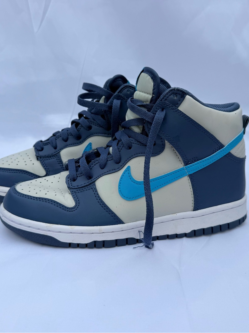 Nike Dunk High "Light Bone / Diffused Blue" sneakers, size 7Y